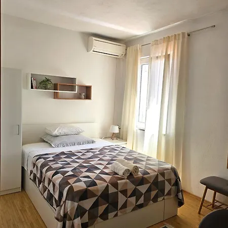 Banic 3 3* Postira